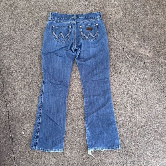 Wrangler Women's‎ Bootcut Jeans Size 7 Blue Mid-Rise 5-Pocket Design - Picture 1 of 6